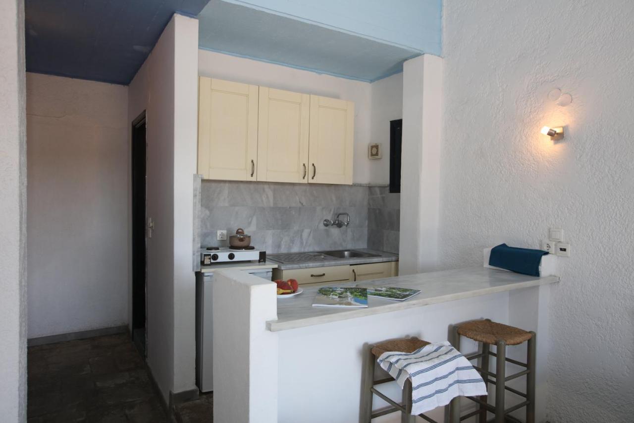 St George Studios & Apartments Батси Экстерьер фото