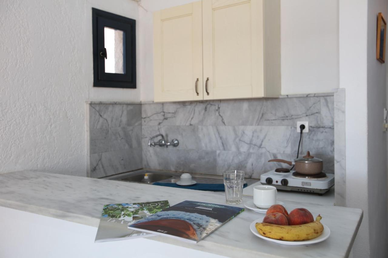 St George Studios & Apartments Батси Экстерьер фото
