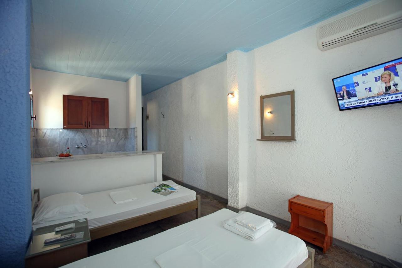 St George Studios & Apartments Батси Экстерьер фото